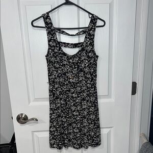 Forever 21 Black and White Sleeveless Sheath Mini Dress